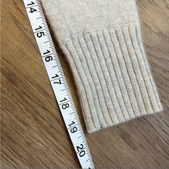 Club Monaco | Italian Cashmere Crew Neck in Grey Size XS - Picture 9 of 10